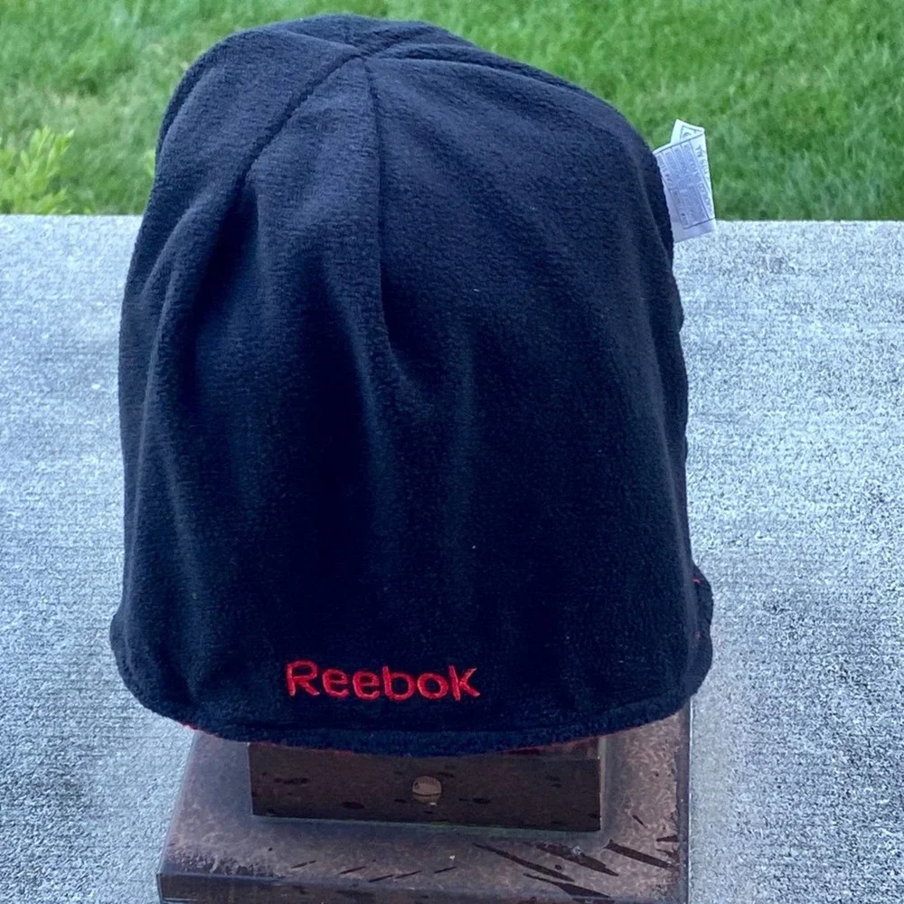 Chicago Blackhawks Hockey Girls‎ Red Reebok Reversible  Knit Hat New with Tags